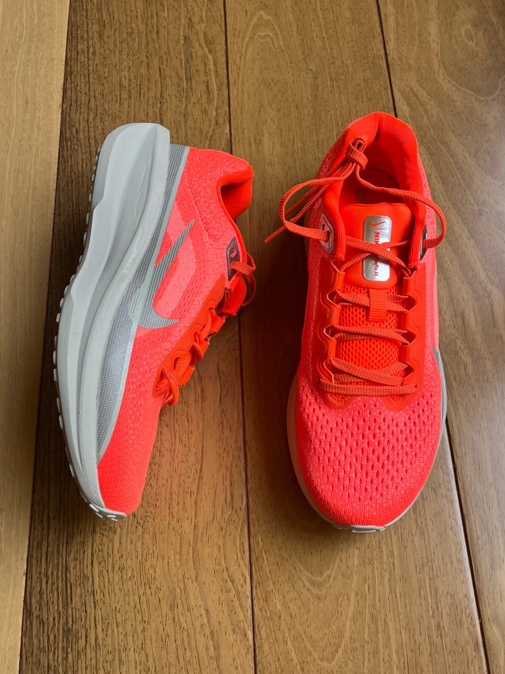 NWOB Nike Women’s Winflo 11 Premium Road Running Shoes Sz 7.5 Orange